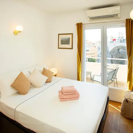 Апартаменты Penthouse With Panoramic Views Антиб